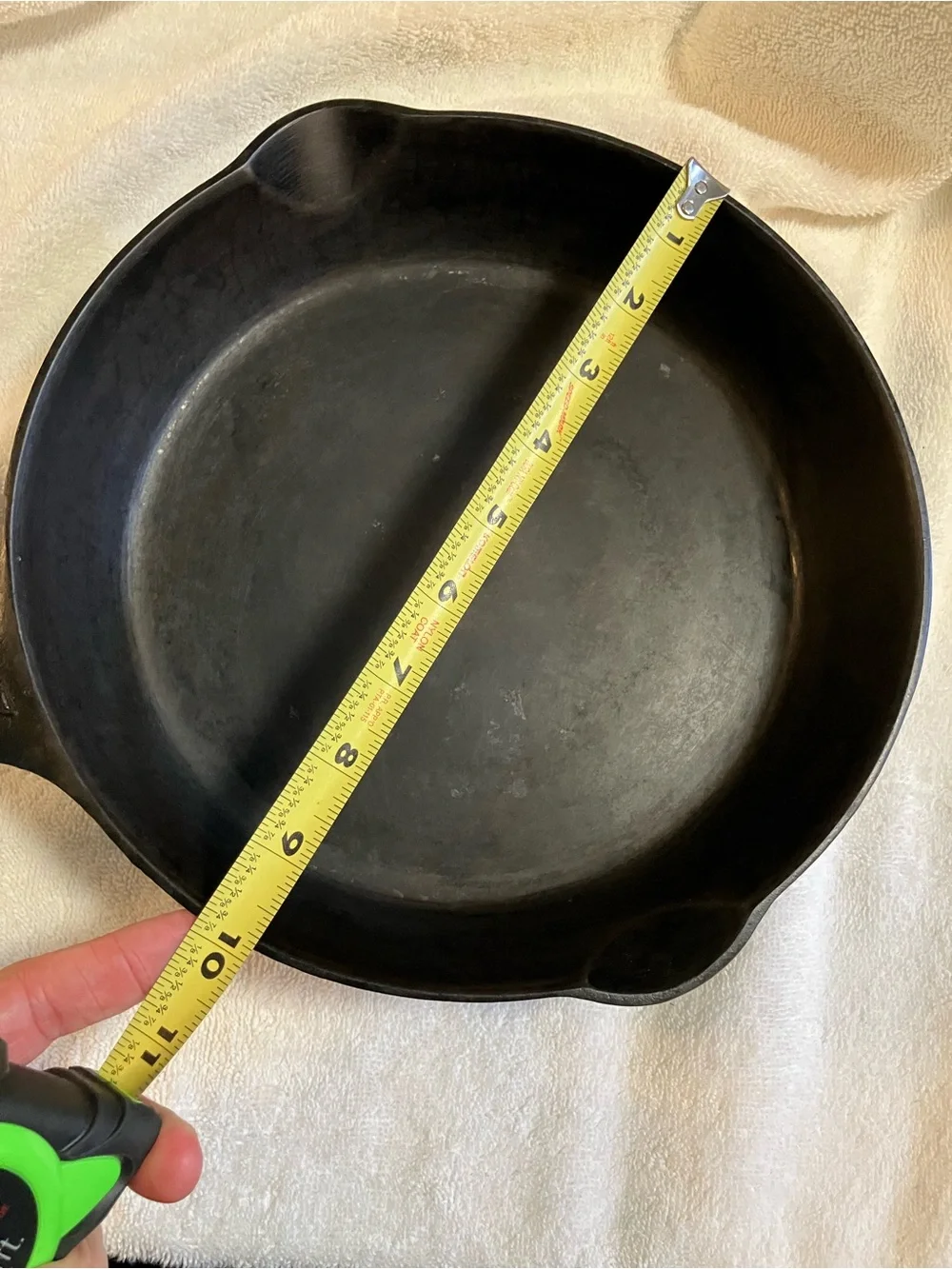 Antique Griswold #7 cast iron skillet frying pan